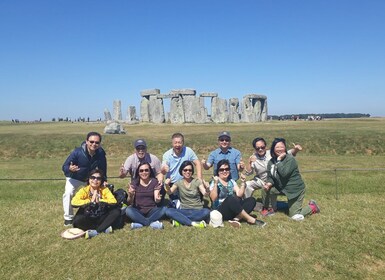 Von Southampton aus: Geführter Tagesausflug nach Stonehenge und Bath