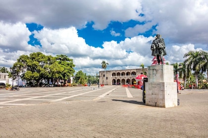 Visit to the city of Santo Domingo with guide & typical food