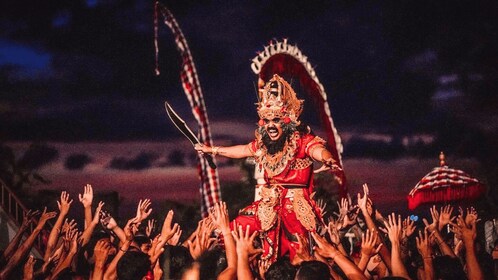 Bali: templo de Uluwatu, danza del fuego de Kecak y bahía de Jimbaran