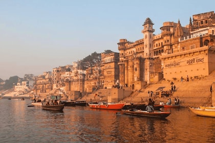 Varanasi: Guided Tour of Varanasi & Sarnath by Car