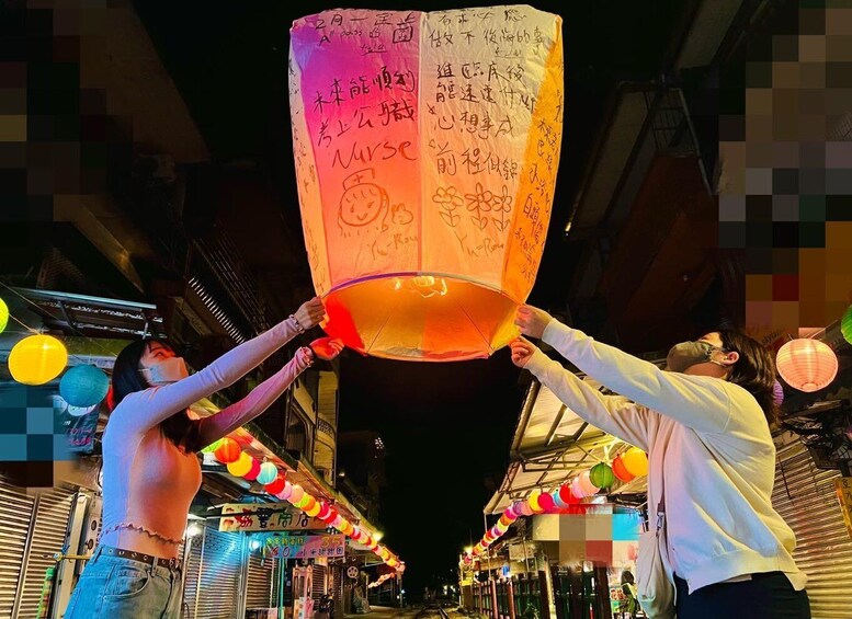 New Taipei: Pingxi Sky Lantern Festival Experience in Shifen