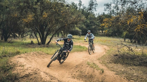 Santiago : Location d'un E- Mountain Bike pour rouler dans un parc à vélos