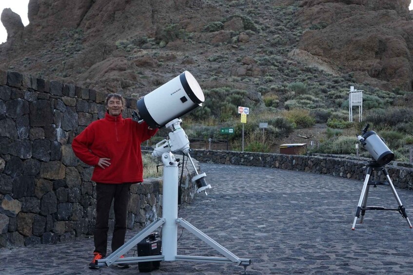 Picture 3 for Activity Hike under stars and Skywatching with astronomer at Teide