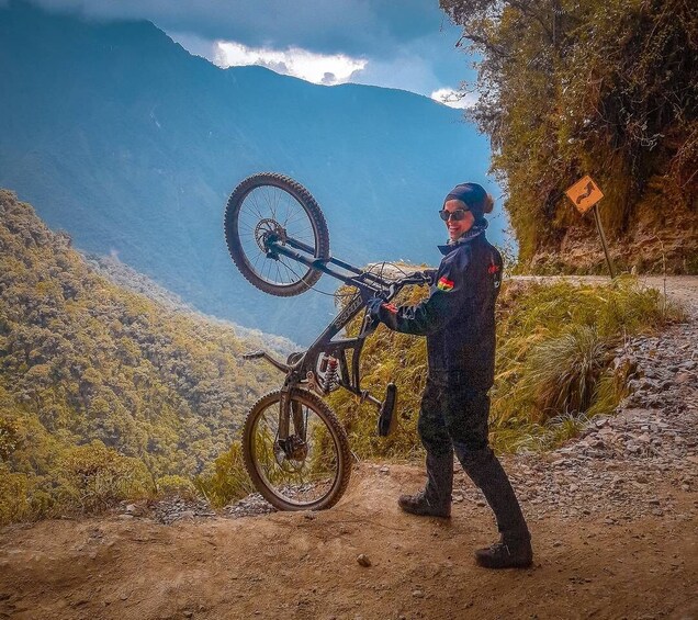 Picture 6 for Activity From La Paz: 3-Day Biking Tour Death Road & Uyuni Salt Flats