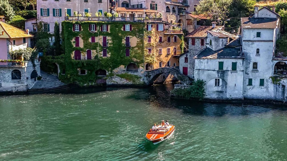 Picture 2 for Activity Lake Como: Classic Speedboat Private Tour with lunch