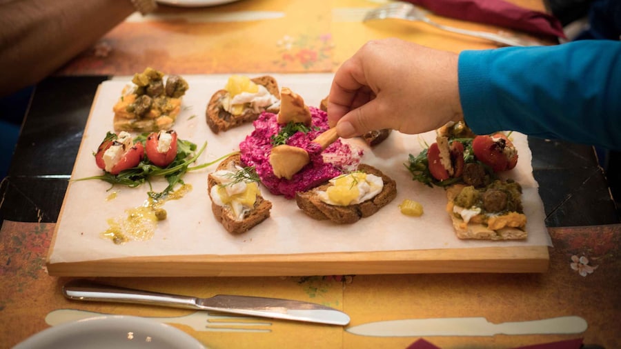 Thessaloniki: Food and Walking Tour with Tastings