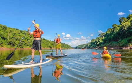 Excursión guiada a pie y en kayak o SUP por el río con traslado