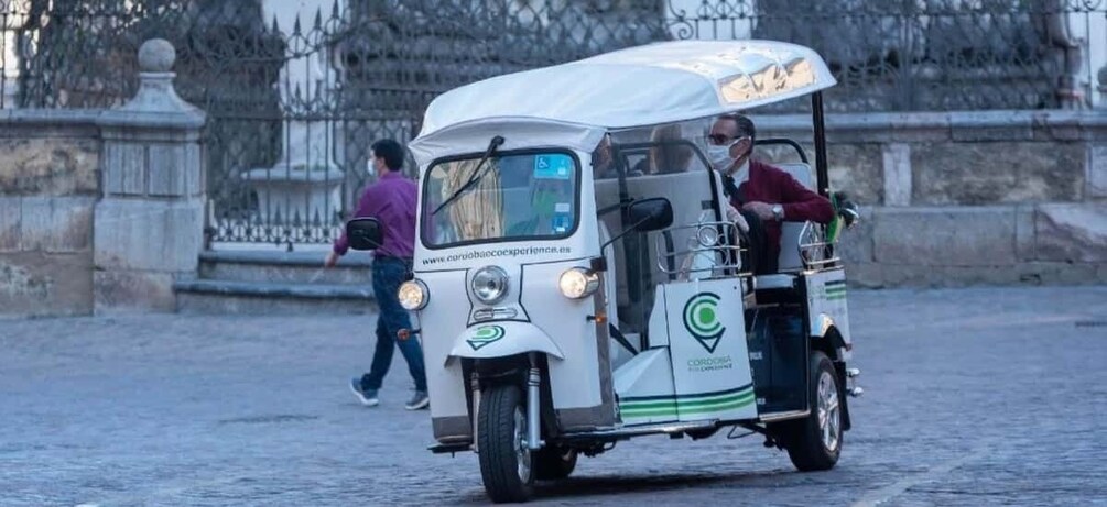 Córdoba: Guided City Tour by Tuk-Tuk