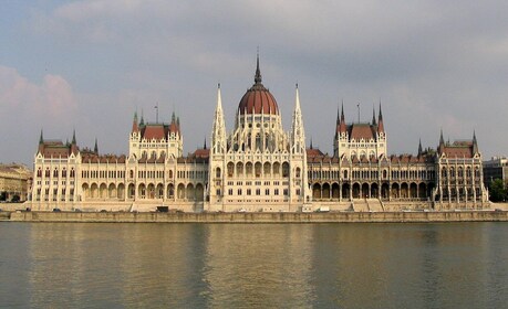 บูดาเปสต์: ทัวร์เดินชมเมืองแบบส่วนตัวพร้อมภาษาสเปน ไกด์