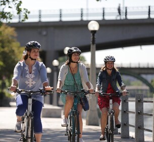 Ottawa: Guided Bike Tour through Gatineau and Ottawa