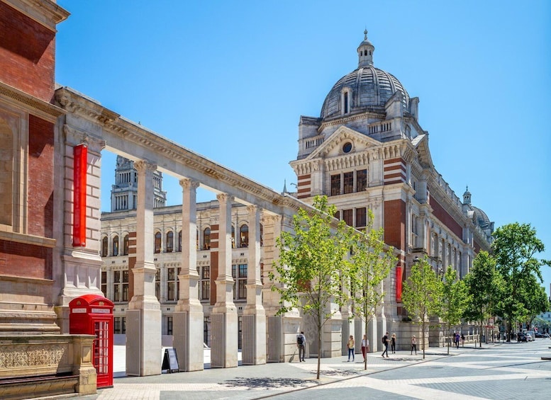 Picture 3 for Activity London: Victoria and Albert Museum Private Guided Tour