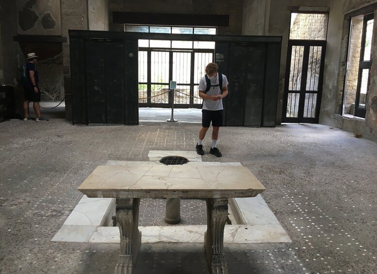 Picture 4 for Activity Pompeii and Herculaneum: Guided Tour with an Archaeologist