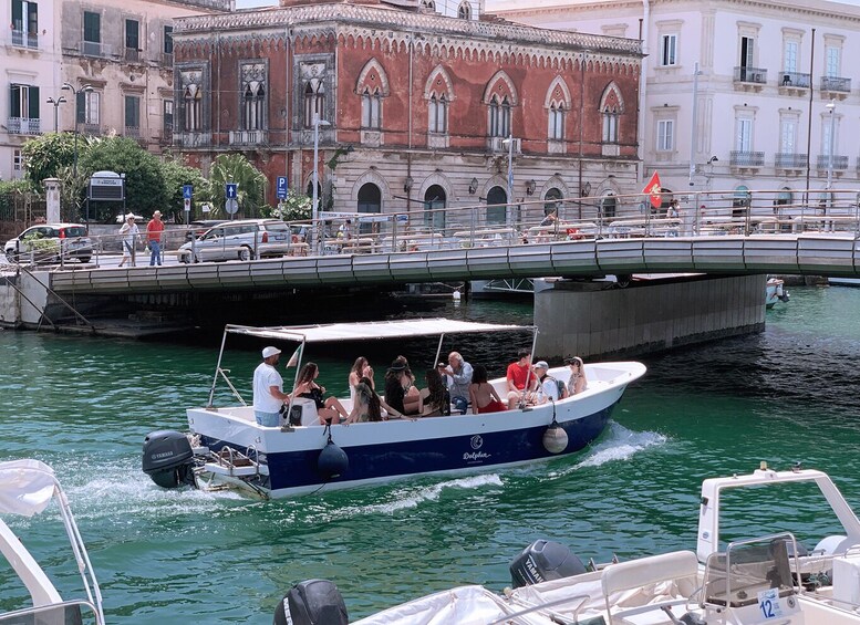 Syracuse: Ortigia and Sea Caves Excursion by Boat