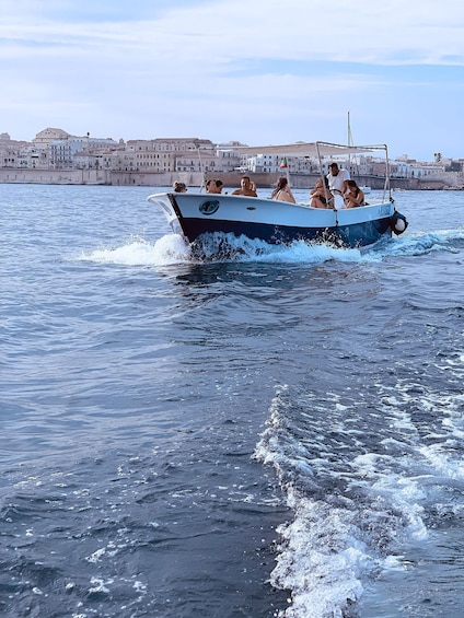 Picture 3 for Activity Syracuse: Ortigia and sea caves tour by boat