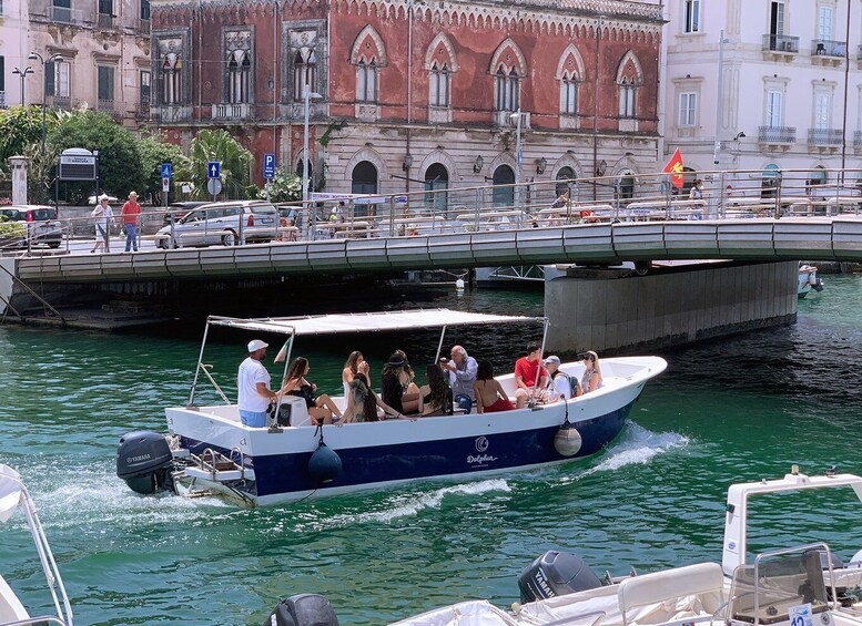 Syracuse: Ortigia and Sea Caves Excursion by Boat