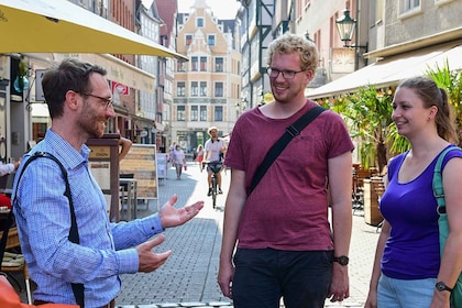 Cologne: entertaining guided tour to old town highlights