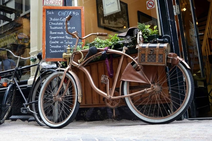 Amsterdam: City Highlights Bike tour