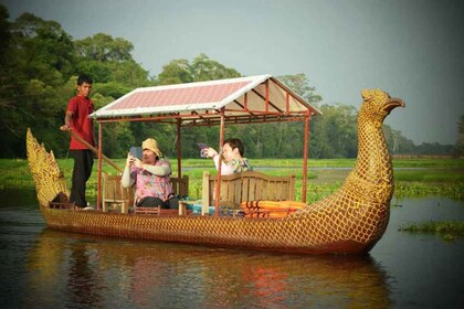 Incredibile tramonto con il giro in barca della gondola di Angkor