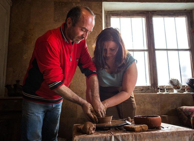 Picture 2 for Activity Discover the art of pottery under the guidance of an Armenia