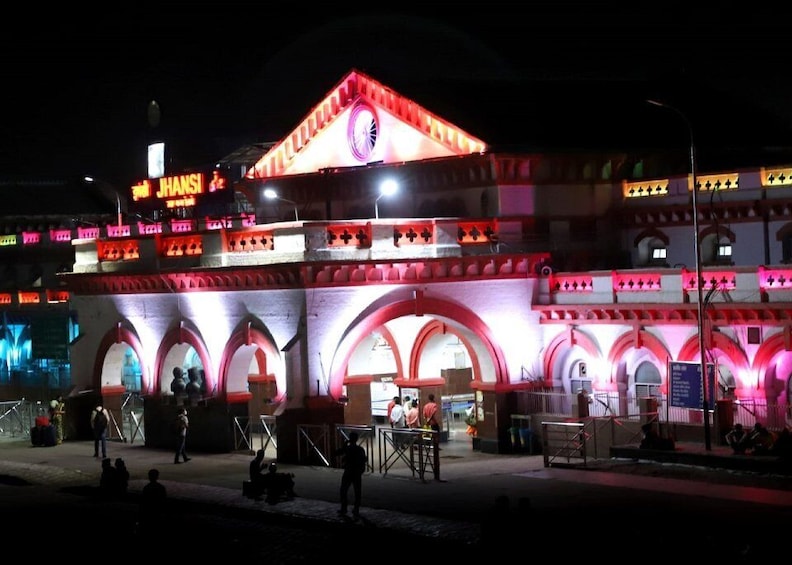 From Jhansi: Railway Station to Khajuraho Smooth Transfer