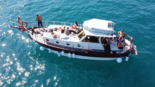 From La Spezia: Cinque Terre Boat Tour with Lunch and Wine