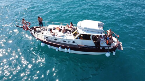 From La Spezia: Cinque Terre Boat Tour with Lunch and Wine