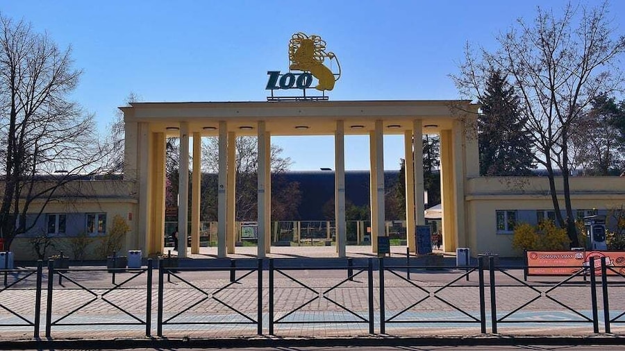 Wrocław: Wrocław Zoo Entry Ticket with Private Transfer