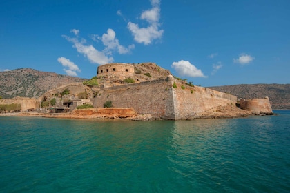 克里特岛：Spinalonga Agios 和 Elounda 乘船游览和烧烤