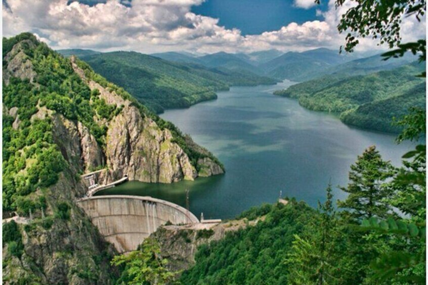 Sledding on Top Gear Road, Poenari Fortress and the Kings Tombs