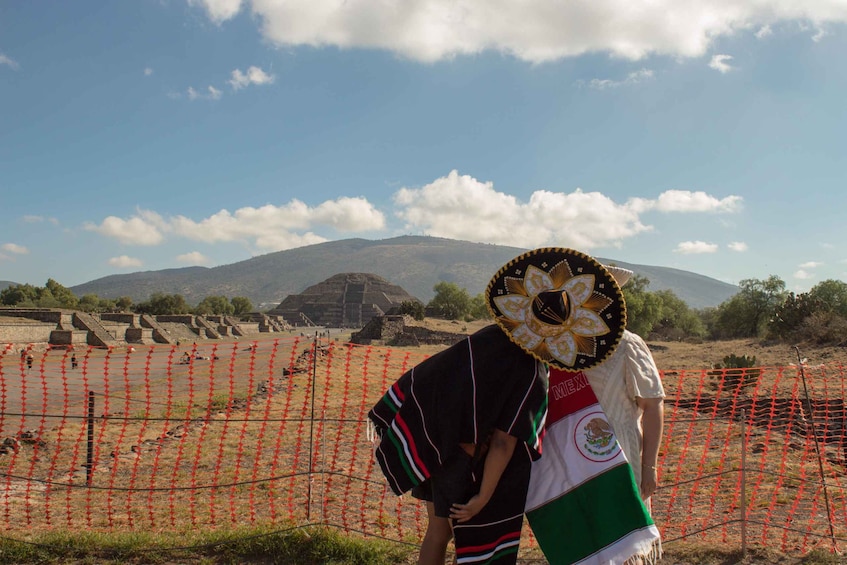 Picture 16 for Activity Unforgettable balloon flight over Teotihuacan and cave