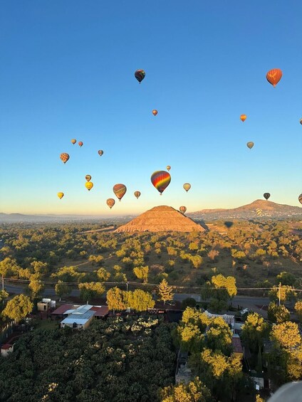 Unforgettable balloon flight over Teotihuacan and cave