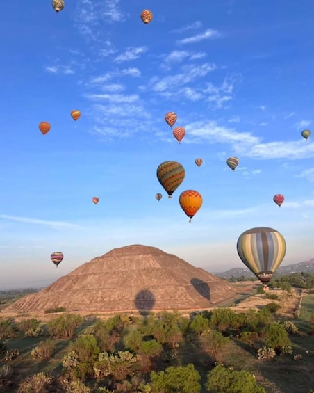 Picture 7 for Activity Teotihuacan: Hot air balloon flight and mural museum