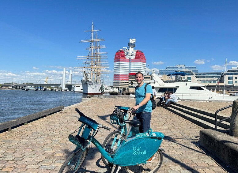 Picture 16 for Activity Gothenburg: City Highlights Bike Tour with Transfer