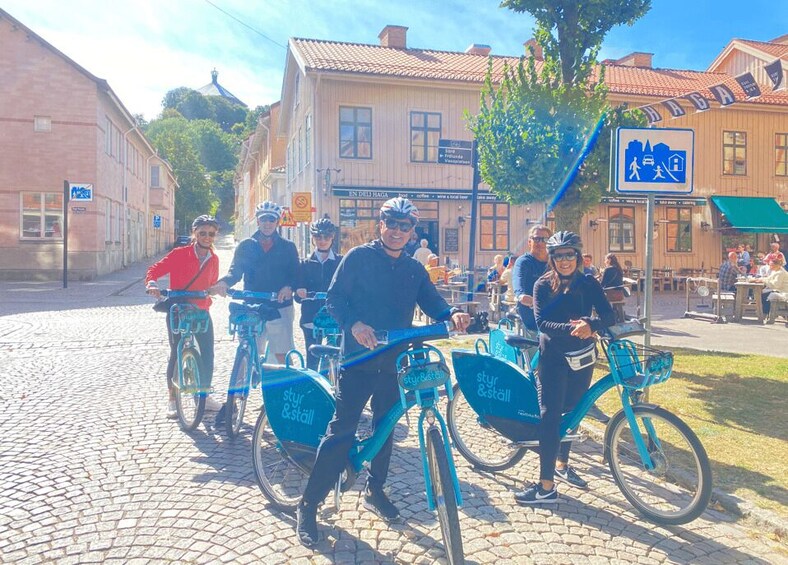 Picture 8 for Activity Gothenburg: City Highlights Bike Tour with Transfer