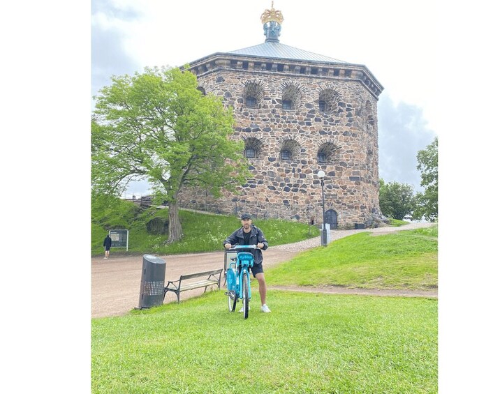 Gothenburg: City Highlights Bike Tour with Transfer