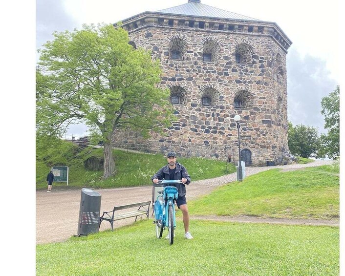 Gothenburg: City Highlights Bike Tour with Transfer