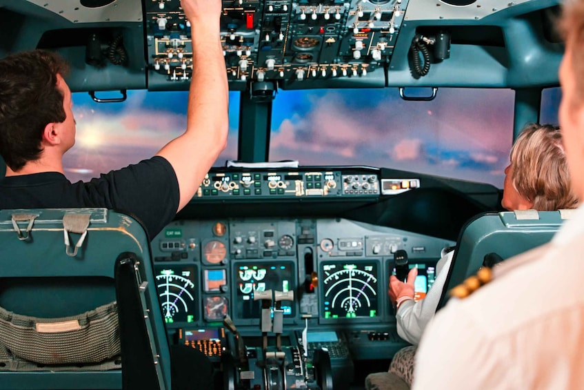Cologne: Boeing 737 Flight Simulation at the Butz