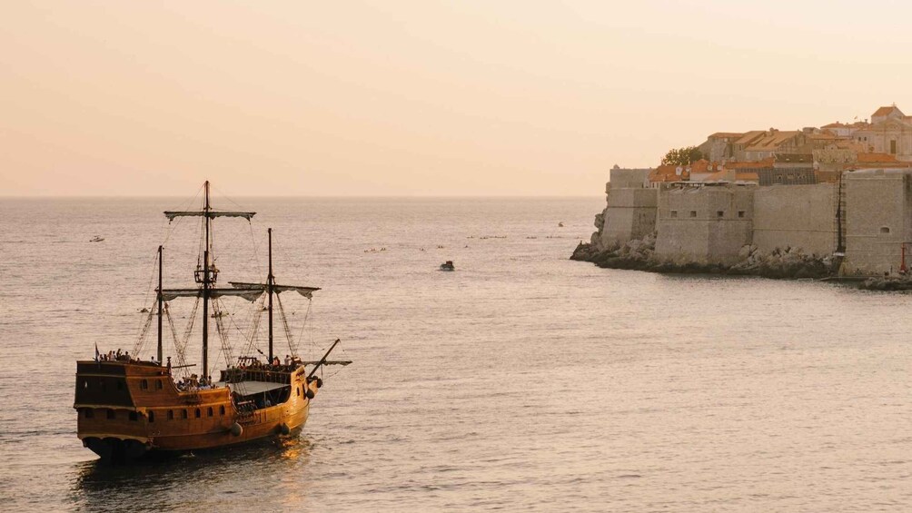 Dubrovnik: Galleon Cruise with a Live Show & Drink at Sunset