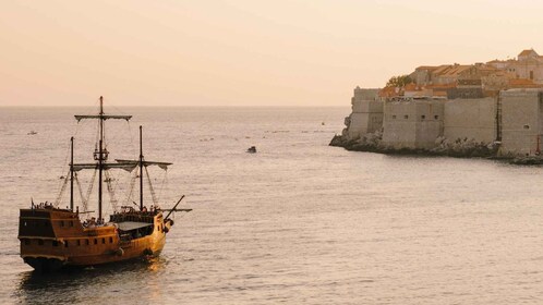 Dubrovnik: Galleon Cruise with a Live Show & Drink at Sunset