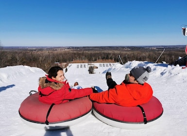 Von Toronto aus: Tagesausflug zum Snow Tubing und Schneeschuhwandern