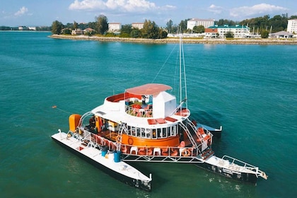 Excursión de un día a Port Dickson con crucero al atardecer