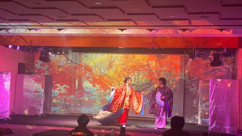 东京：传统故事/女武士表演（含饮品）