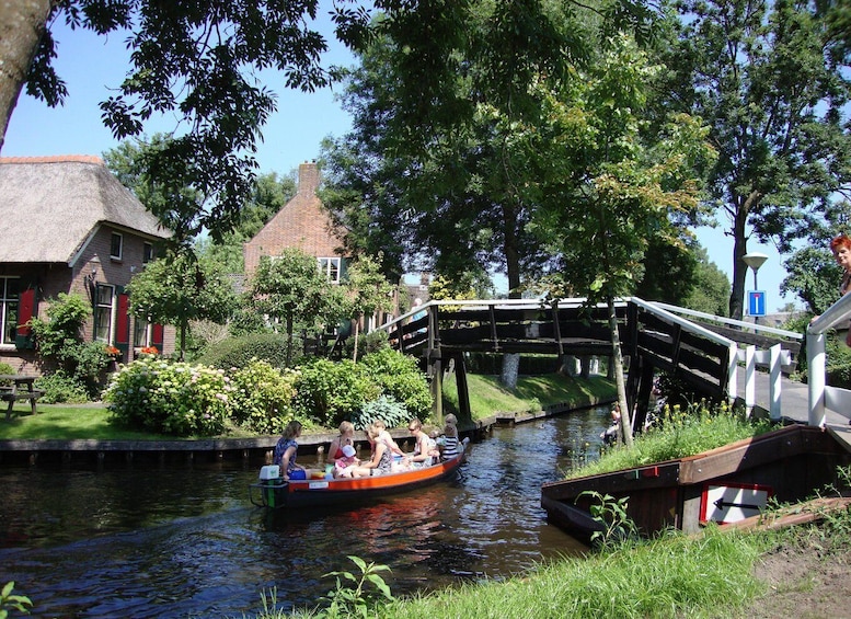 Picture 8 for Activity Amsterdam: Giethoorn Boat Tour & Cheese Platter Guided Tour