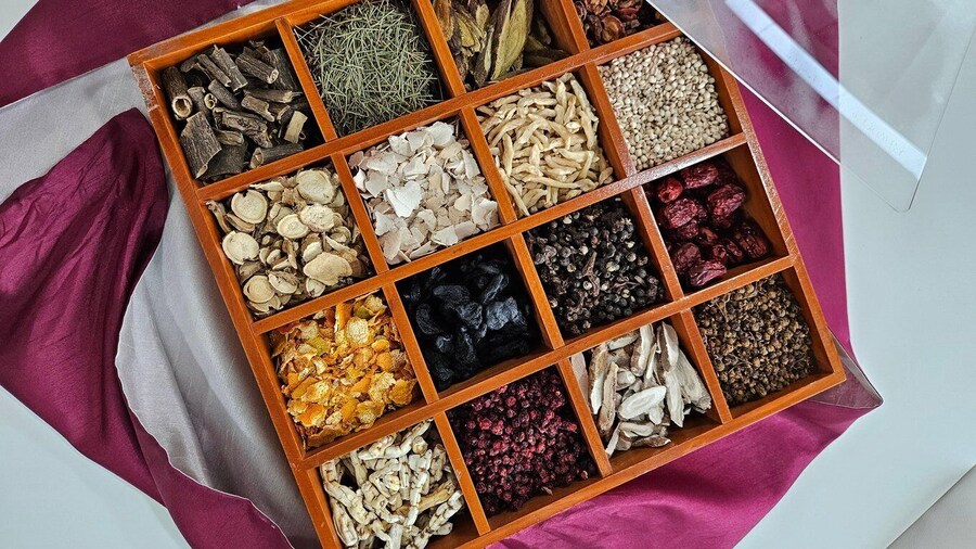 Picture 10 for Activity Seoul: K-Medicine tour & make own herbal tea