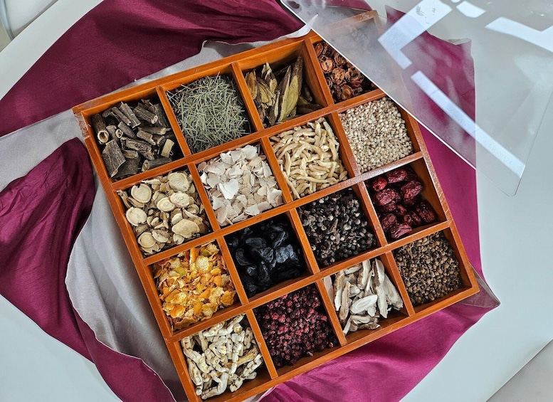 Picture 10 for Activity Seoul: K-Medicine tour & make own herbal tea