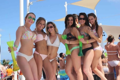 Las Vegas Pool Party Crawl by Party Bus W/ Free Drinks