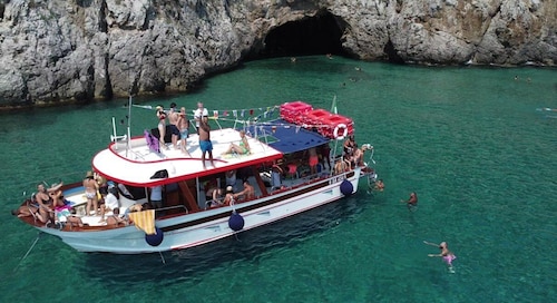 Sperlonga: Boat Cruise at Blu Grotto with snorkelling