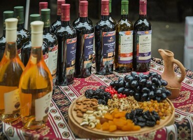 Weintour in Kachetien: Sighnaghi, Bodbe-Kloster, Telavi