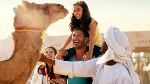 Desde Sharm El Sheikh: pueblo beduino, paseo en camello y cena