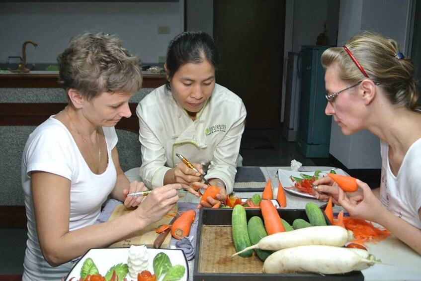 Picture 12 for Activity Bangkok: Professional Thai Fruit and Vegetable Carving Class